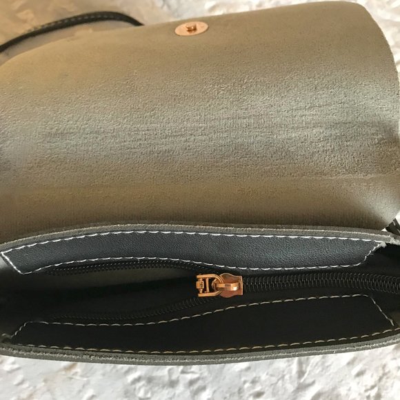 NWOT minimalist crossbody bag - Picture 3 of 3